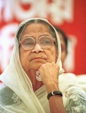 কবি সুফিয়া কামাল এর ছাড়া আয় দেখে যা নাচ