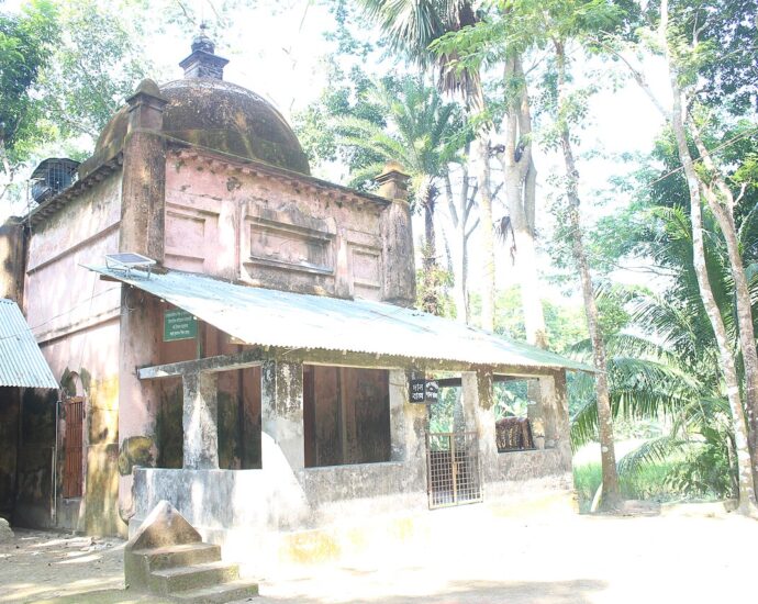 গালুয়া পাকা মসজিদ, ঝালকাঠি — প্রাচীন ইসলামী স্থাপত্যের নিদর্শন