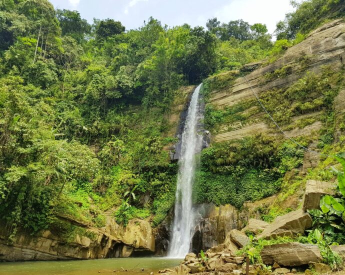 মাধবকুন্ড_জলপ্রপাত-মৌলভীবাজার জেলা